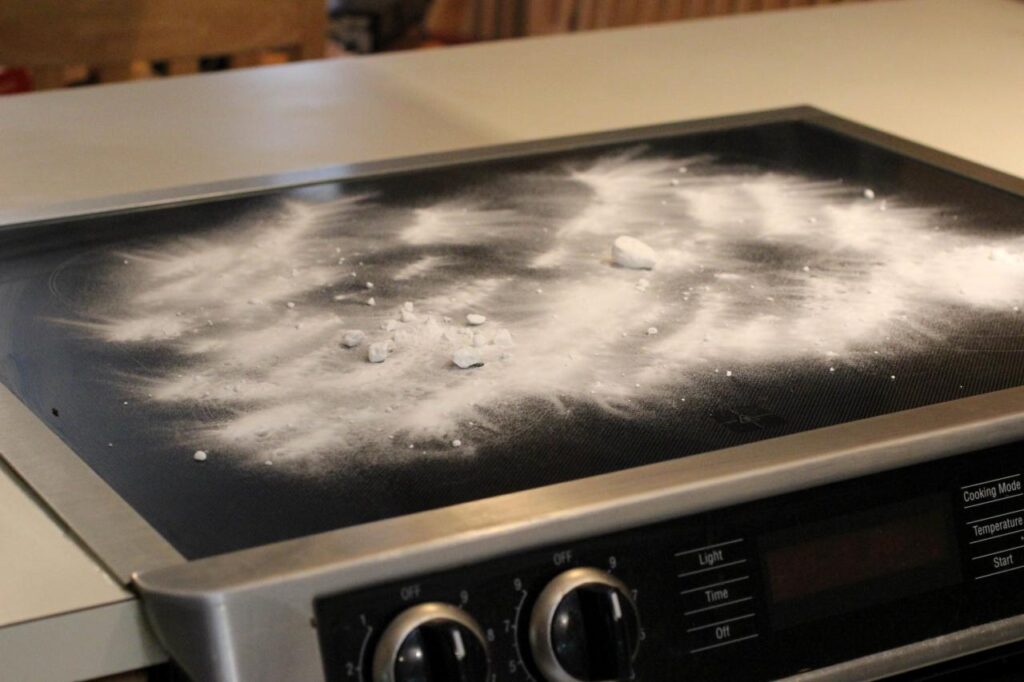 clean glass stove top with baking soda and vinegar